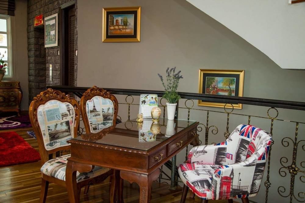 smurf inn homestay
