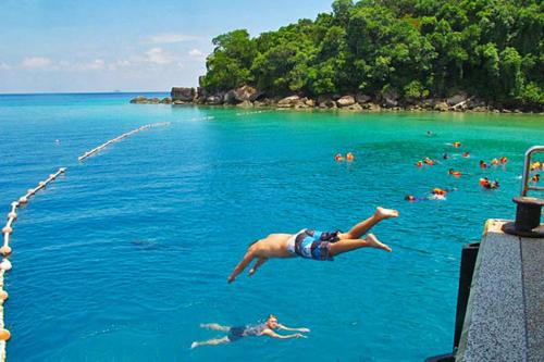 Juara Beach Resort,Tioman Island>>Mersing,2 star