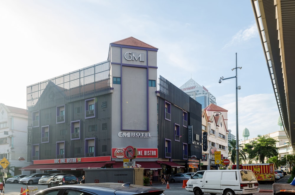 gm grand moments hotel