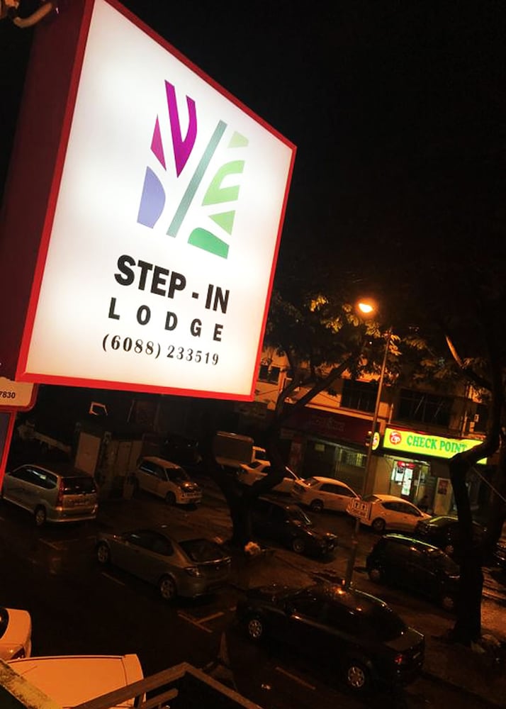 step in lodge hostel