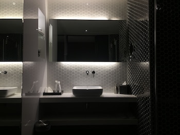 m roof hotel and residences