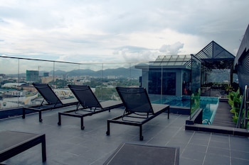 m roof hotel and residences
