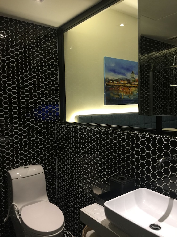 m roof hotel and residences