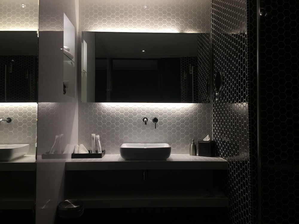 m roof hotel and residences