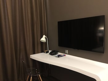 m roof hotel and residences