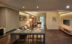 tropics eight suites