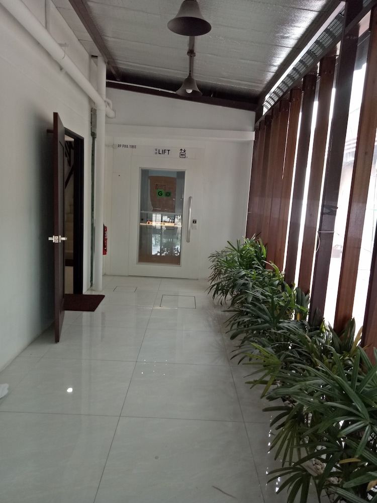 7 hotel