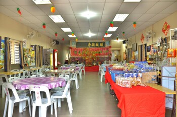 yee tai cafe and inn