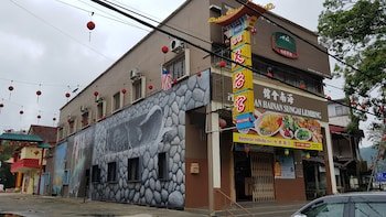 yee tai cafe and inn