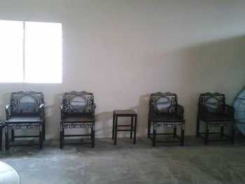 yee tai cafe and inn