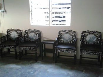 yee tai cafe and inn