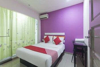oyo 90296 red orange hotel port klang