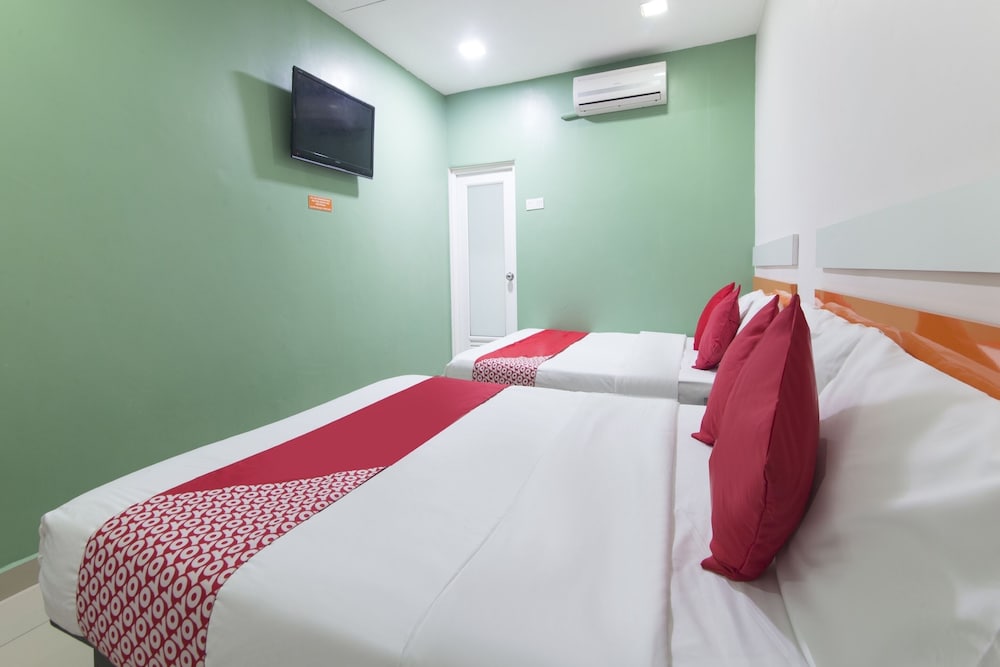 oyo 90296 red orange hotel port klang