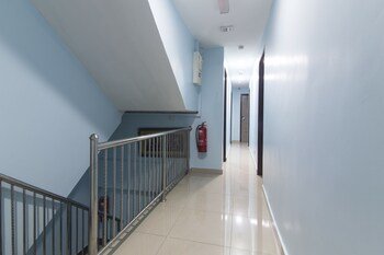oyo 90296 red orange hotel port klang