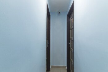oyo 90296 red orange hotel port klang
