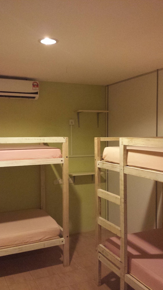 the bodhi lodge hostel