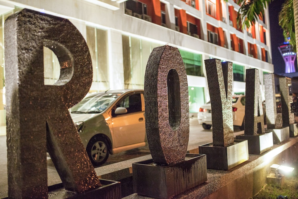 royale signature hotel