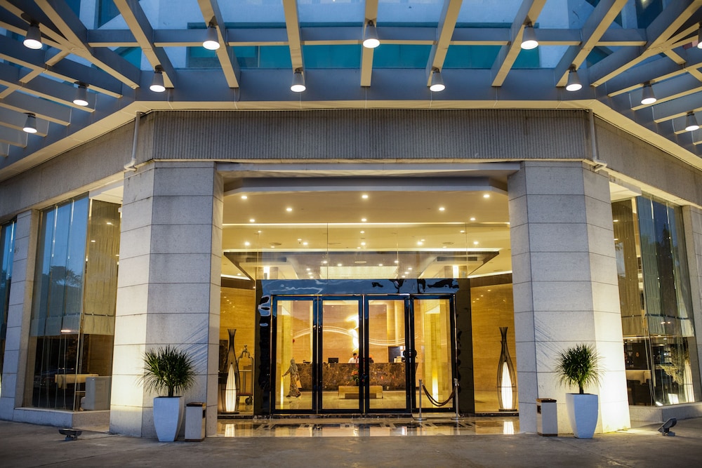 royale signature hotel