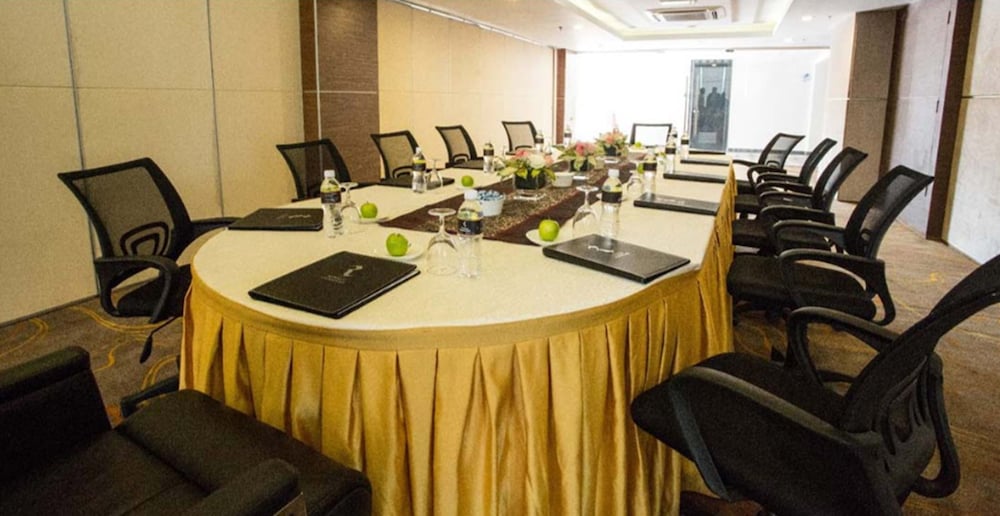 royale signature hotel