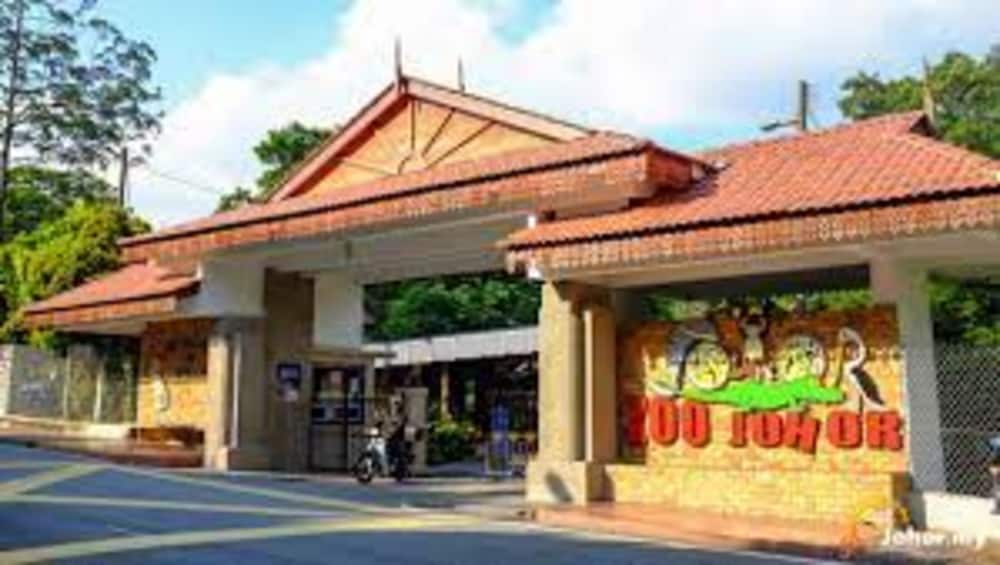 Forest City Marina Hotel,On The Beach,5 star