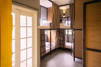 traveller bunker hostel 1