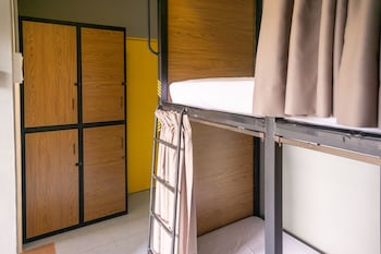 traveller bunker hostel 1