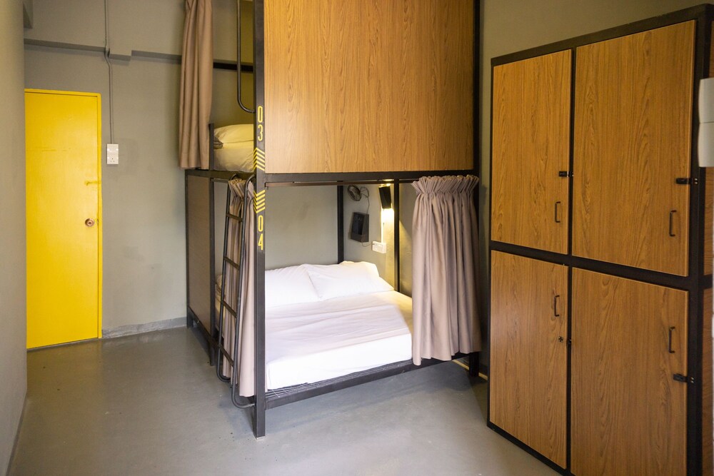 traveller bunker hostel 1