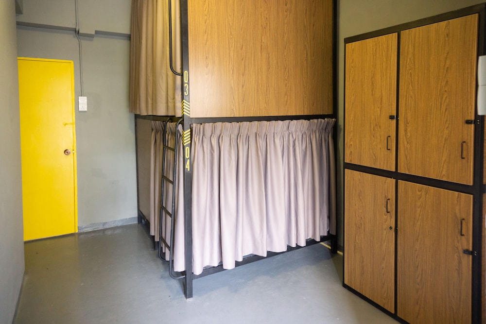 traveller bunker hostel 1