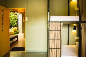 traveller bunker hostel 1