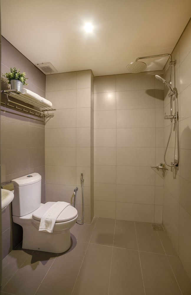 riccarton capsule hotel