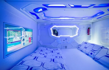 riccarton capsule hotel