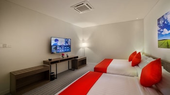 riccarton capsule hotel