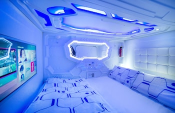 riccarton capsule hotel