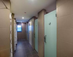 riccarton capsule hotel