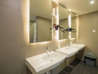 riccarton capsule hotel