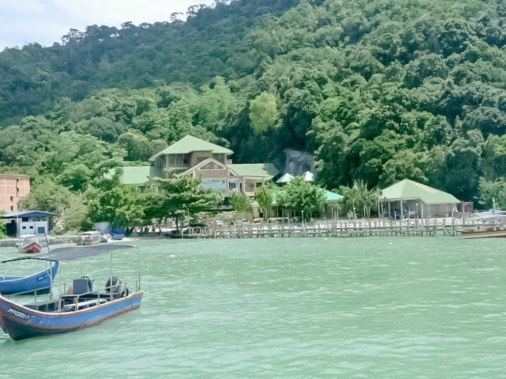 capital o 91094 hotel and chalet sportfishing