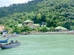 capital o 91094 hotel and chalet sportfishing