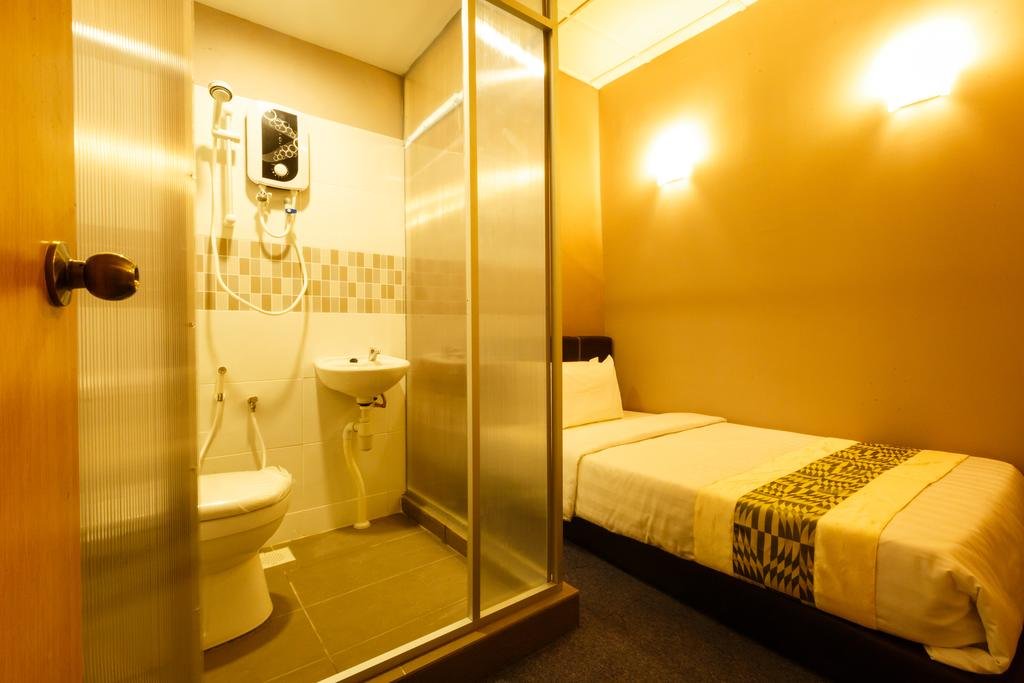 rainforest budget stay
