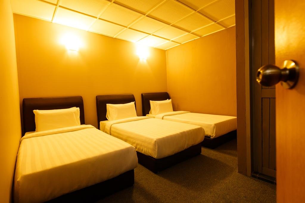 rainforest budget stay