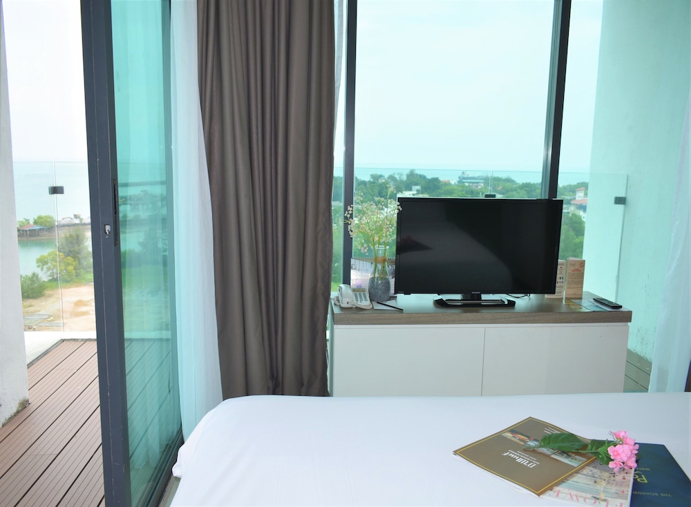 dwharf hotel and serviced residence