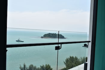 dwharf hotel and serviced residence