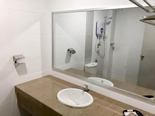 hotel myangkasa akademi and resort