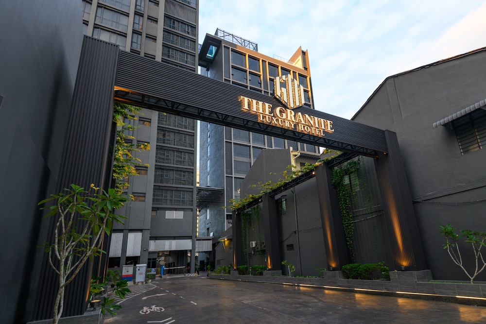 the granite luxury hotel