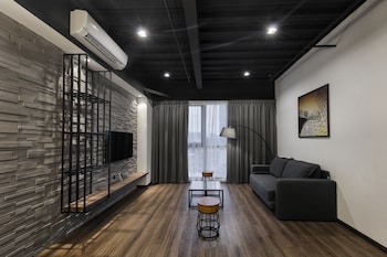 the granite luxury hotel