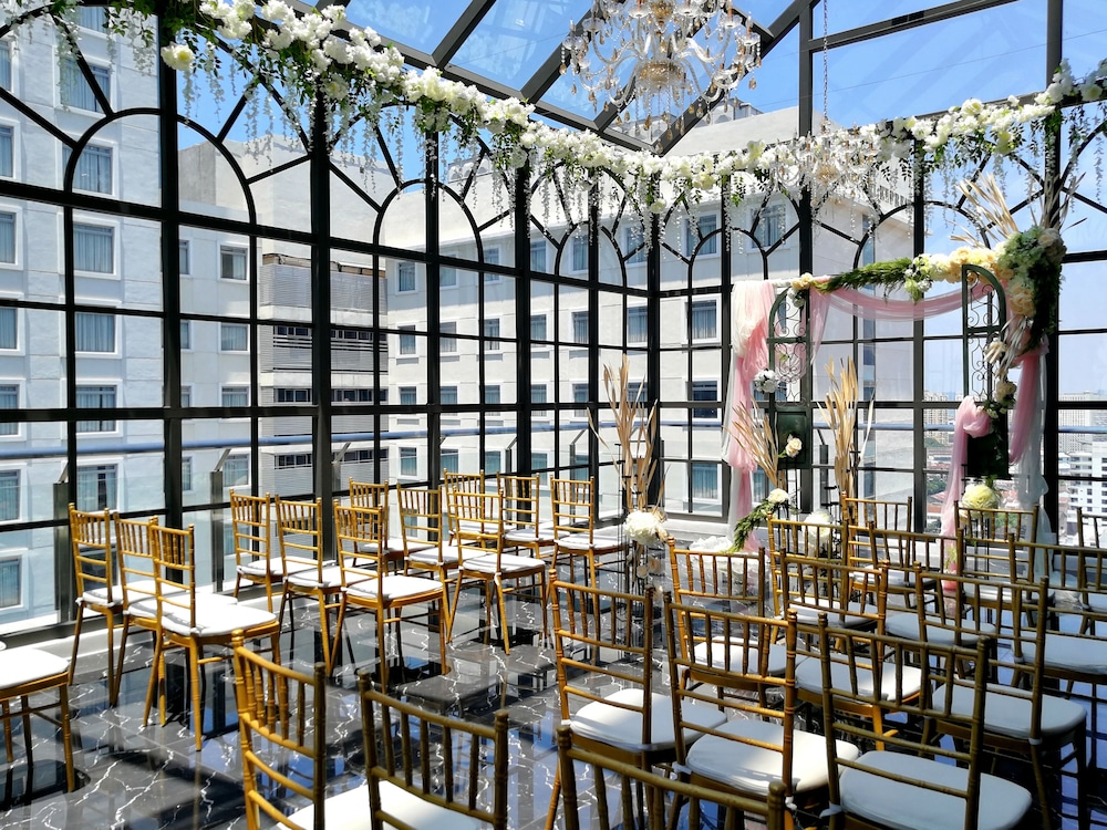 the granite luxury hotel