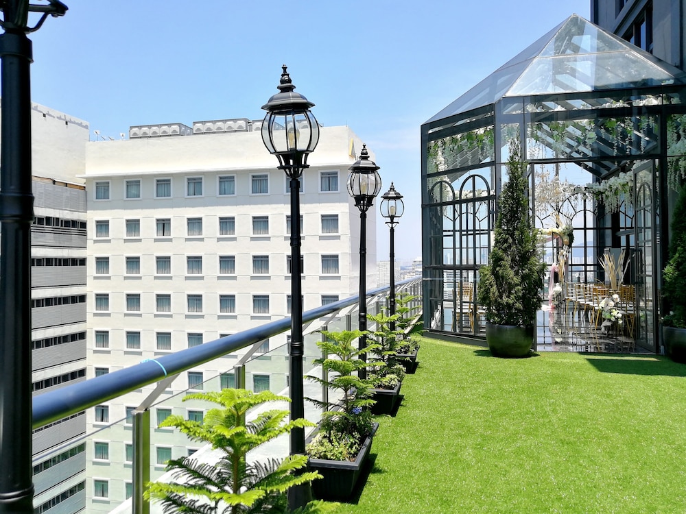 the granite luxury hotel