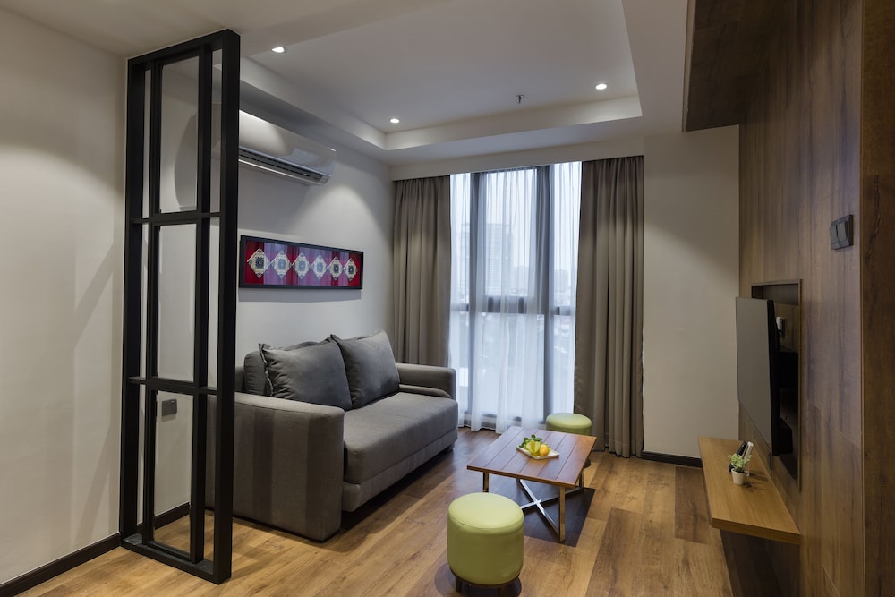 the granite luxury hotel
