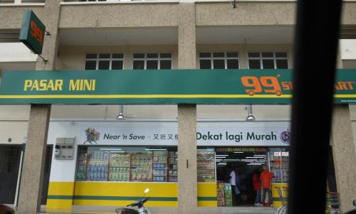 moon eleven hostel airport transit klia