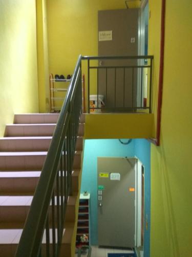 moon eleven hostel airport transit klia