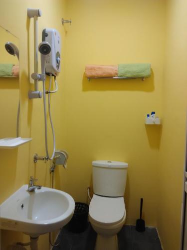 moon eleven hostel airport transit klia
